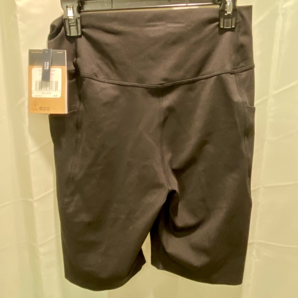 The North Face TNF Women's Running Yoga Fitness Athletic 7" Shorts NWT - Picture 2 of 6